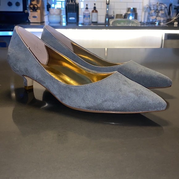 NWT Castamere Pointed Toe Kitten Heels in Gray Suede - Picture 6 of 13